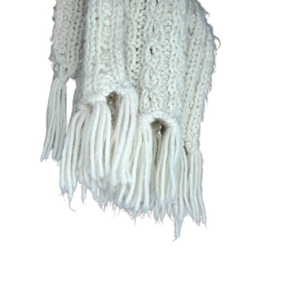 Beige Cream Cable Knit Scarf - Picture 12 of 13